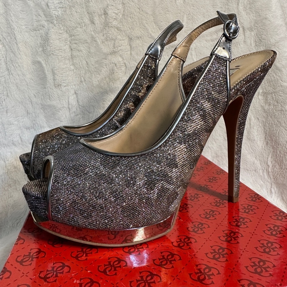 GUESS Glenisa 2 Platform Peep Toe Heels in Silver Fabric size 7.5